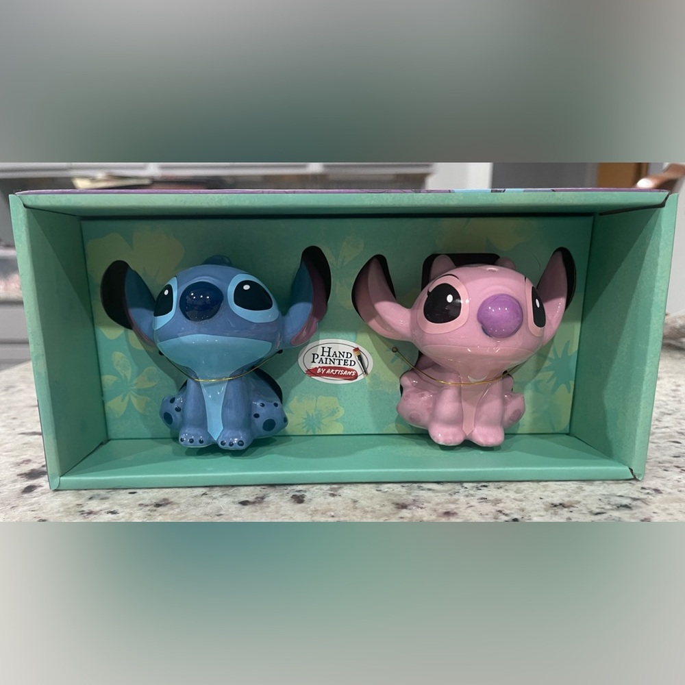 Disney’s Stitch Hand Painted by Artisans Salt and Pepper Shakers Brand New NWT